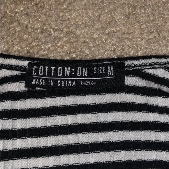 Black and white striped crop tank top - Picture 4 of 4